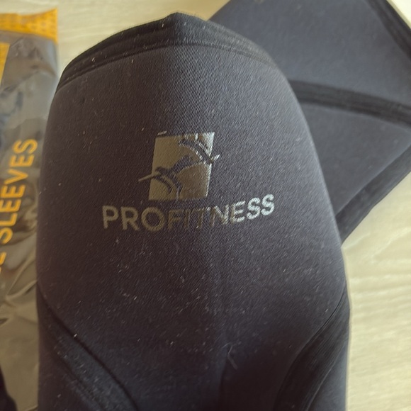 ProFitness Knee Sleeves Weightlifting Men & Women - 7mm - Picture 2 of 8